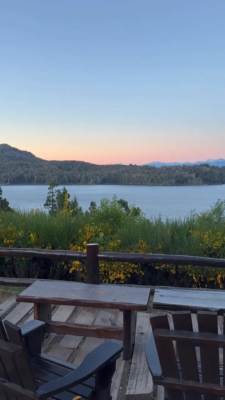 Atardecer sobre el lago desde el deck